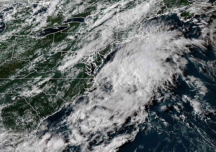 Tropical Storm Fernand passeert goed ten oosten van Bermuda, geen bedreiging voor land