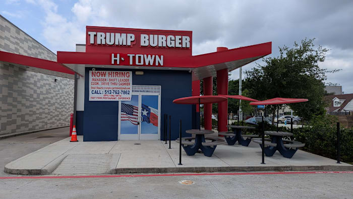 Trump Burger -eigenaar gearresteerd door Ice in Houston, tegenover deportatie, zegt rapport
