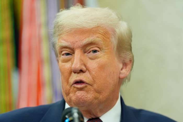 Trump zegt dat hij van plan is om een tarief van 100% op computerchips te zetten, waardoor de kosten van elektronica waarschijnlijk worden verhoogd