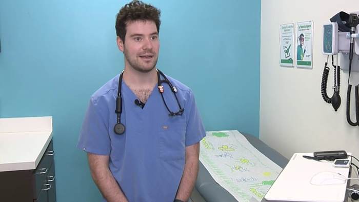 Universitaire gezondheidskinderarts benadrukt back-to-school gezondheidscontroles voor studenten