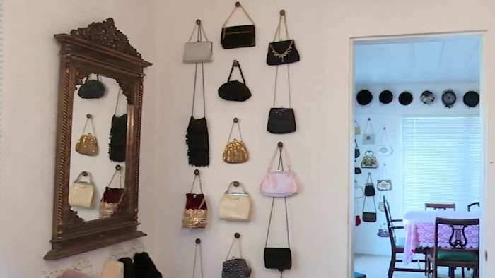 Veerkrachtige huiseigenaar houdt zaken open, ondanks het verliezen van huis in overstromingen van Hill Country