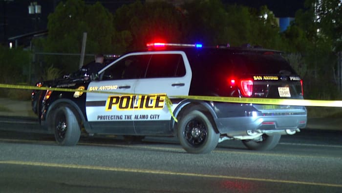 Voetganger geïdentificeerd nadat hij was geraakt en gedood door het voertuig aan de zuidkant, zegt het kantoor van ME