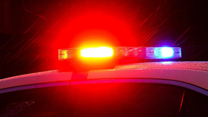 Voetganger in het ziekenhuis opgenomen met levensbedreigende verwondingen na crash van de westkant, zegt de politie