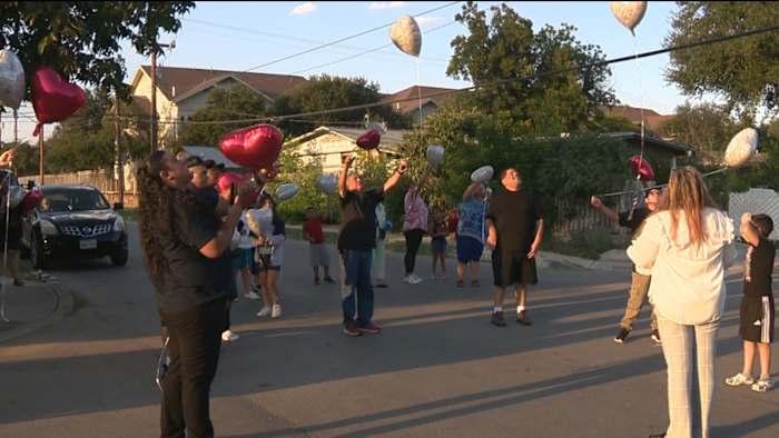 West Side Community rouwt naar vader, zoon schoot dodelijk in verbonden schietpartijen
