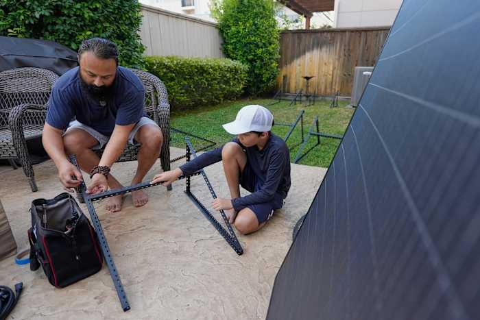 Zonnepanelen die op uw balkon of dek passen, winnen in de VS grip