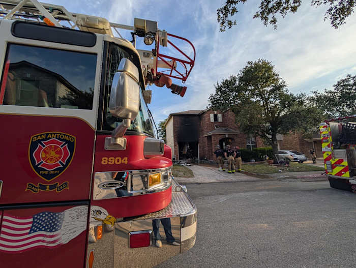 2 in het ziekenhuis opgenomen na West Side Garage Fire, zegt Safd