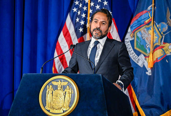 3 leden van Federal Control Board in Puerto Rico Sue Trump en anderen voor illegale ontslagen