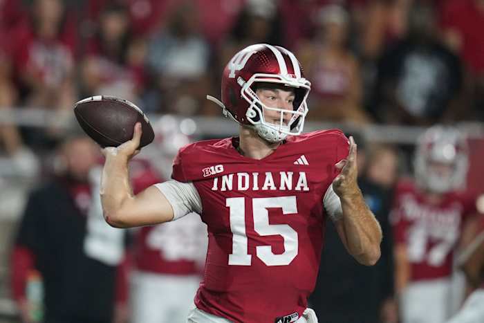 AP Player of the Week: Indiana QB Fernando Mendoza gooit opnieuw 5 TD's met Pinpoint -nauwkeurigheid