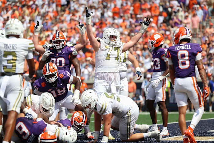 AP Top 25 Preview: Clemson, South Carolina en Notre Dame verliezen in week 3