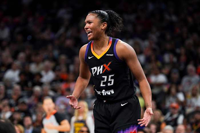 Alyssa Thomas herwint een jaar bij assistentrecord een jaar na het verliezen van het aan Caitlin Clark