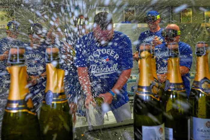 American League-beste Blue Jays versloeg Royals met 8-5 en behaalde hun 1e postseason ligplaats sinds 2023