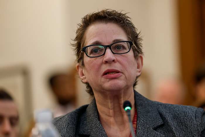 Amerikaanse huisleden horen smeekbeden voor het harder rechtvaardigheidsbeleid na het neersteken van de dood van vluchteling