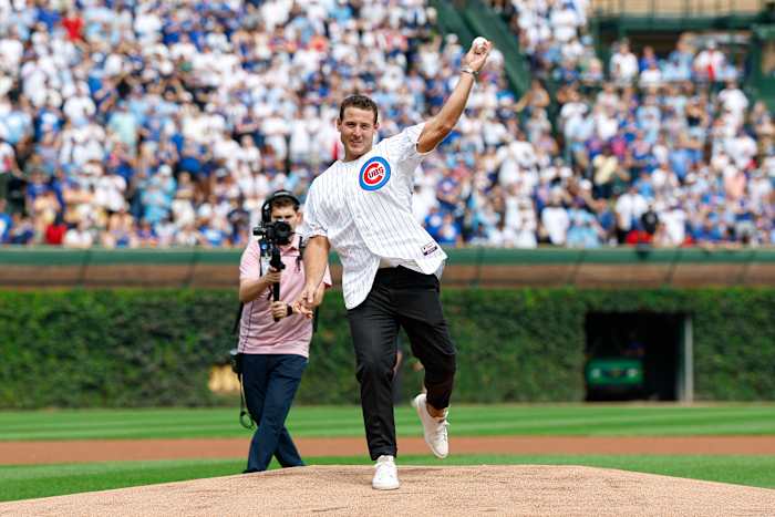 Anthony Rizzo trekt zich terug met de Chicago Cubs, bijna vangt thuisrun in Wrigley Bleachers