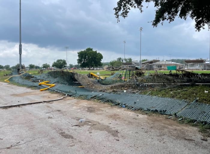 Astros leiden inspanningen om opnieuw op te bouwen, Ingram Little League Ballpark te handhaven na overstromingen van Hill Country