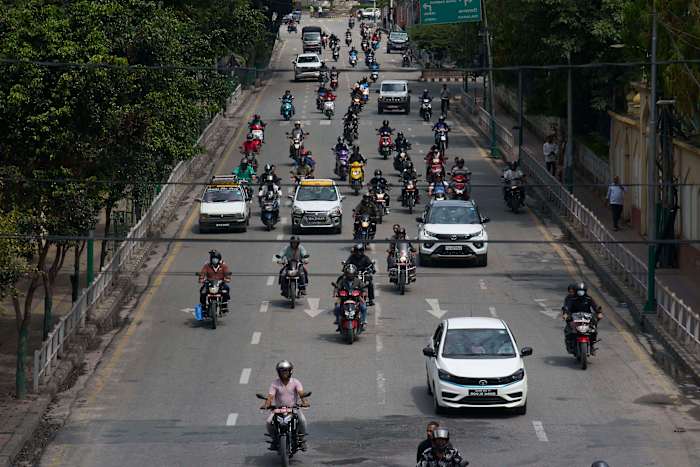 Avondklok wordt opgeheven en kalmeert terug naar Nepal in de nasleep van massale protesten die minstens 51 mensen hebben gedood