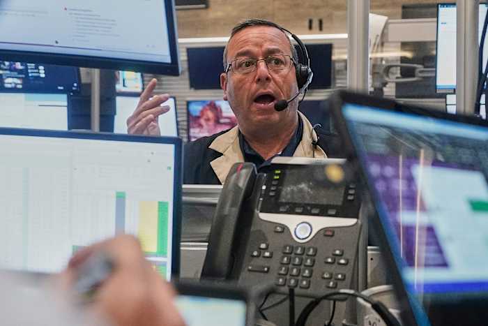 Aziatische aandelen worden gemengd omdat rapporten verbeterde fabrieksvooruitzichten voor China laten zien