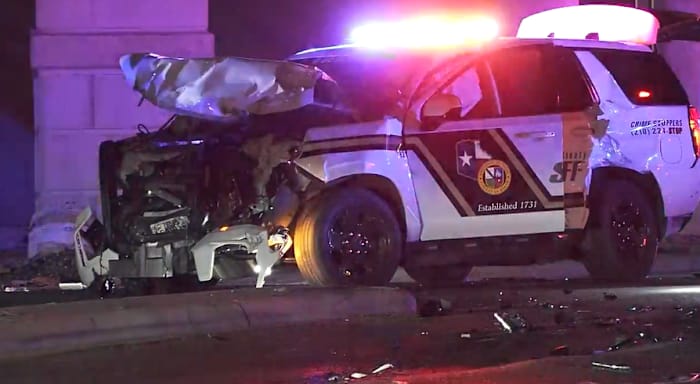 BEXAR COUNTY Plaatsvervangend in het ziekenhuis opgenomen na crash tijdens een achtervolging aan de noordoostkant, zegt Sheriff's Office