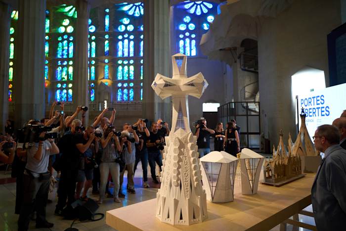 Barcelona's Sagrada Familia is klaar om de hoogste toren op te heffen en de hoogste kerk van Europa te worden