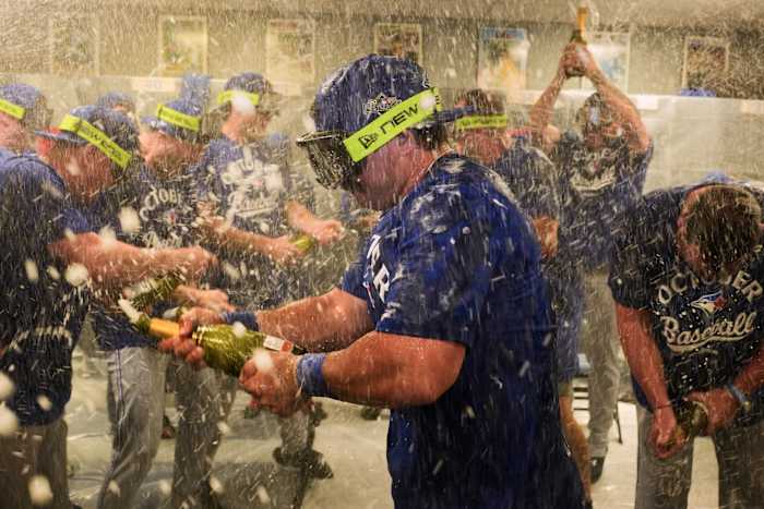 Blue Jays zijn het 1e AL -team om de playoff -plek te behalen; Beste plaat in competitie, East -titel nog steeds in het spel
