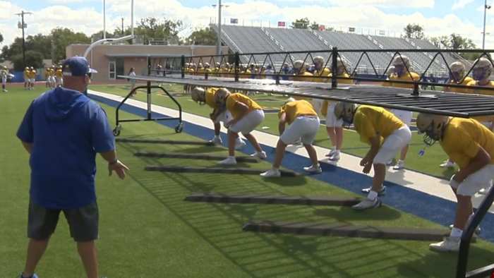 Boerne Greyhounds host vrijdagavond Alamo Heights Mules in Key District Matchup