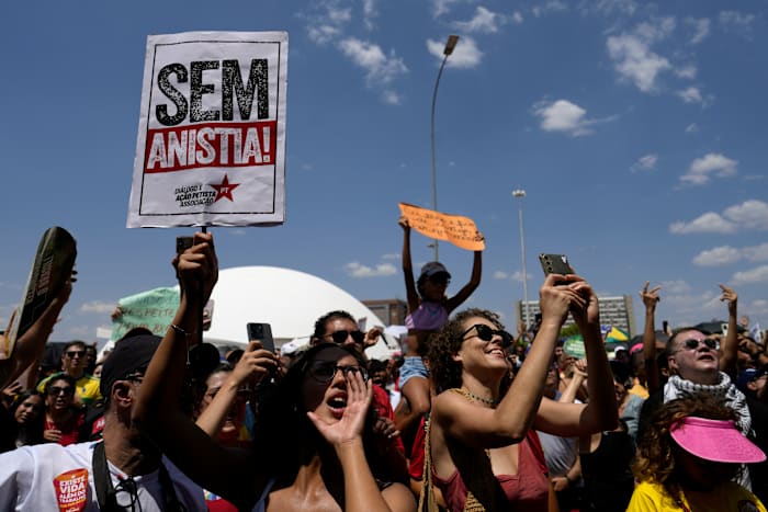 Brazilianen protesteren tegen een wetsvoorstel dat zou kunnen leiden tot een gratie voor Bolsonaro en bondgenoten