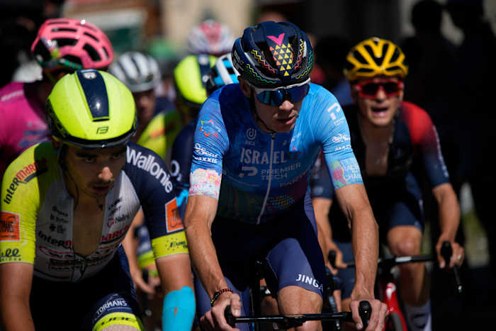 Britse fietser Froome 'in goed humeur' na een operatie bij verwondingen door trainingsongeval