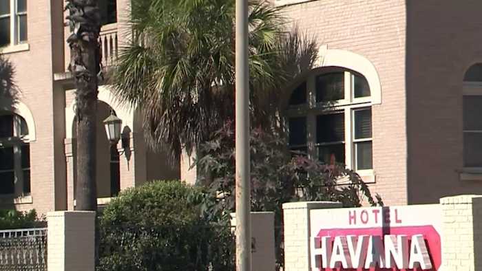 Bruid 'in shock' na het leren van de trouwlocatie zal sluiten; Community rally's ter ondersteuning