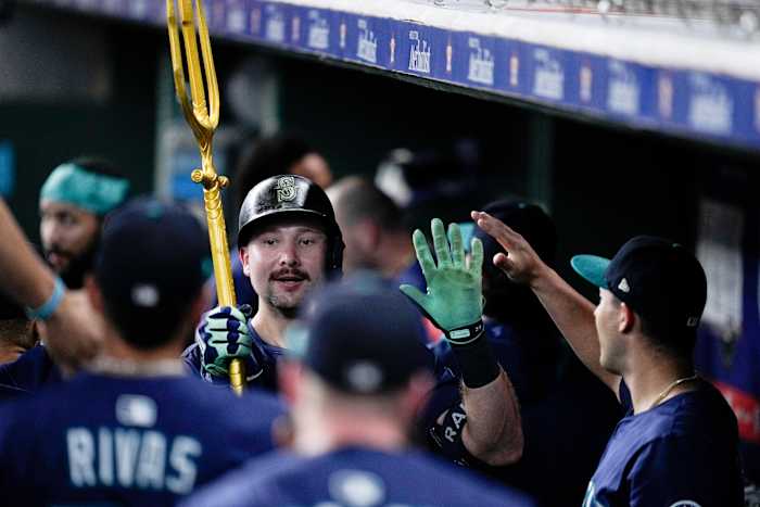 Cal Raleigh breekt Ken Griffey Jr.'s single-season home run record voor Mariners