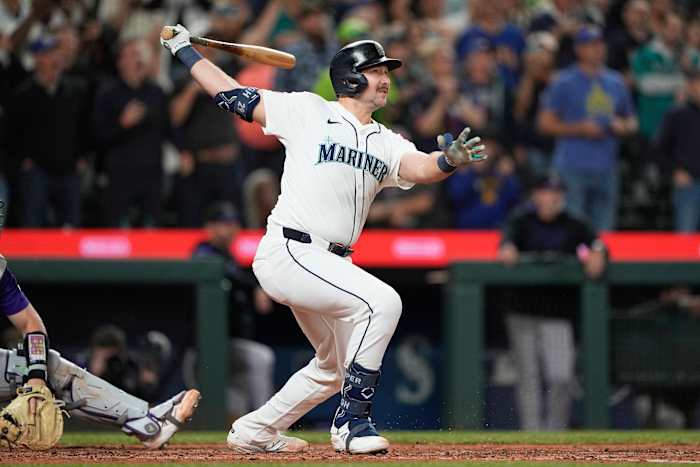 Cal Raleigh raakt MLB-toonaangevende 59e en 60e homers om de Mariners te helpen zich af te sluiten
