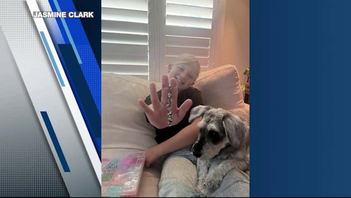 California Girl haalt $ 1k op voor overstromingsverlichting van Hill Country met handgemaakte armbanden