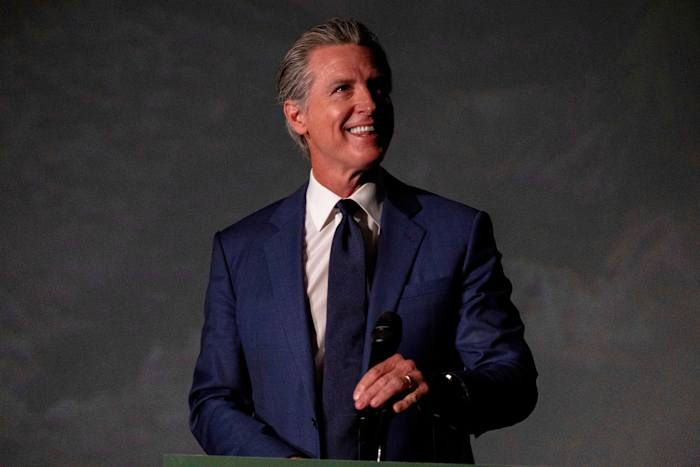 California Gov. Gavin Newsom breidt het cap-and-trade-programma uit om de koolstofemissies te beteugelen