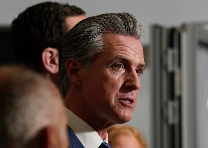 California Gov. Newsom zegt dat Trump een 'meedogenloze, losgeslagen' obsessie met de staat heeft