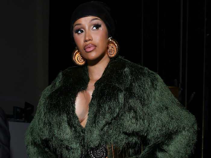 Cardi B wint de zaak ingediend door bewaker die beweerde dat rapper haar heeft aangevallen
