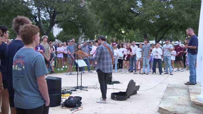 Community Vigil gehouden in Boerne ter ere van politieke activist Charlie Kirk