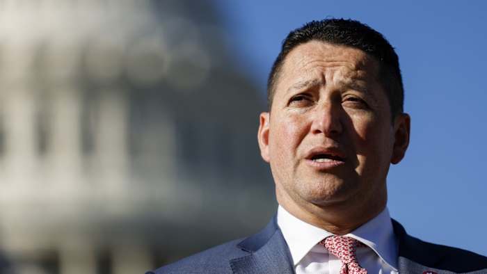 Congresmedewerker stierf na het in brand te steken, zegt familielid; Rep. Tony Gonzales 'Heart Stricken'