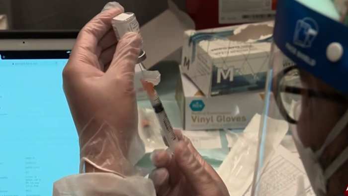 Covid-19 stijgt in San Antonio terwijl nieuwe vaccinbeperkingen beginnen, waardoor verwarring ontstaat