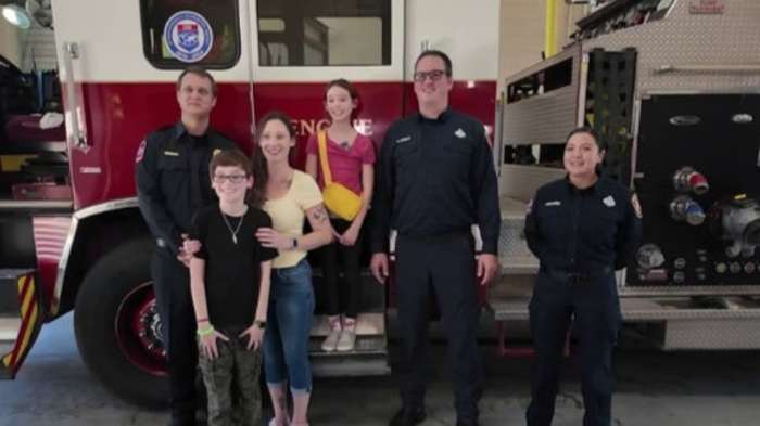 De 11-jarige begroette als held na het redden van moeder tijdens medisch noodgeval op San Antonio Highway