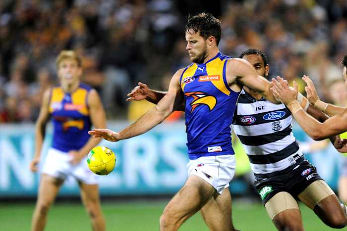 De eerste openlijk biseksuele man in de Australian Football League roept op tot een culturele verandering