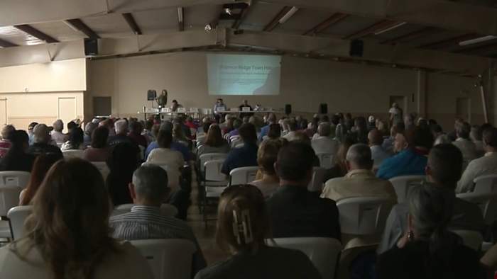 De inwoners van Wilson County daagt afvalwaterinstallaties uit, vraagbescherming voor natuurlijke hulpbronnen