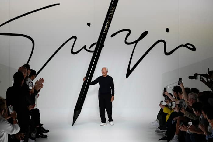 De late Italiaanse modeontwerpster Giorgio Armani geeft erfgenamen opdracht om in zijn rijk inzetten te verkopen