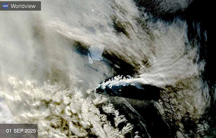 De meest duurzame en grootste ijsberg breekt uit elkaar, met meer splintering om in zijn doodsspiraal te komen