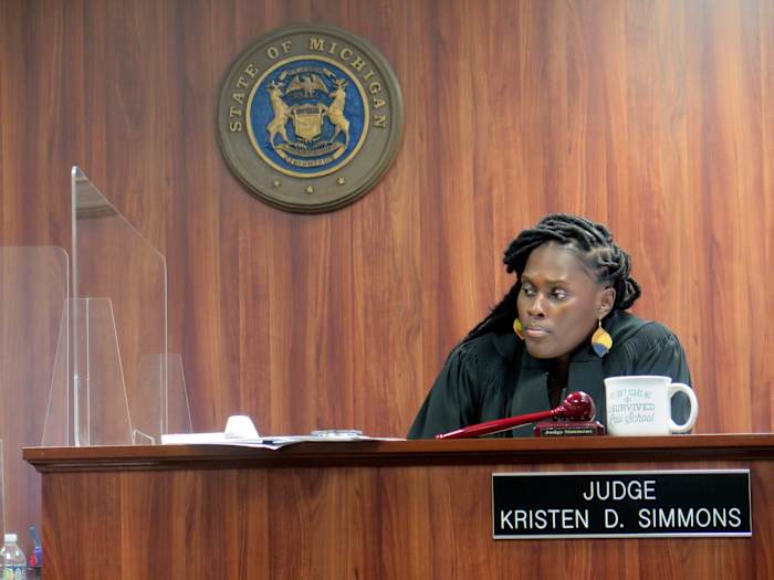 De rechter van Michigan gooit de zaak tegen 15 beschuldigde nepkiezers voor president Donald Trump in 2020