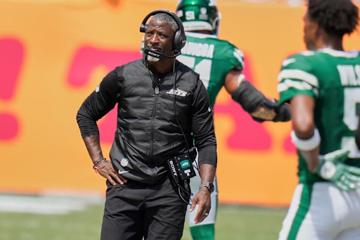 De virale dansbewegingen van Aaron Glenn hebben gemengde reacties aangewakkerd, maar Jets Coach zegt dat hij altijd zichzelf zal zijn