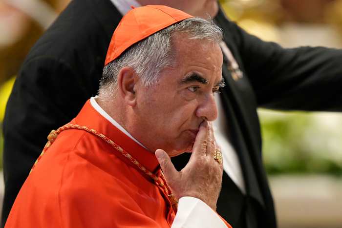 Defensie in het Vaticaan 'Trial of the Century' vraagt ​​officier van justitie om zichzelf te herstellen om twijfelachtig gedrag