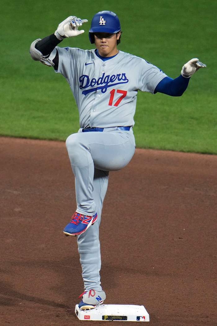 Dodgers -ster Shohei Ohtani, die vecht tegen een ziekte, heeft 2 hits nadat ze hebben gekozen om niet te pitchen vs. Pirates