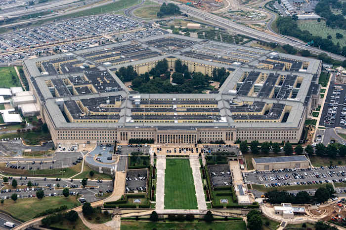 Door Pentagon gefinancierd onderzoek aan hogescholen heeft het Chinese leger geholpen, zegt een GOP-rapport van het huis, zegt