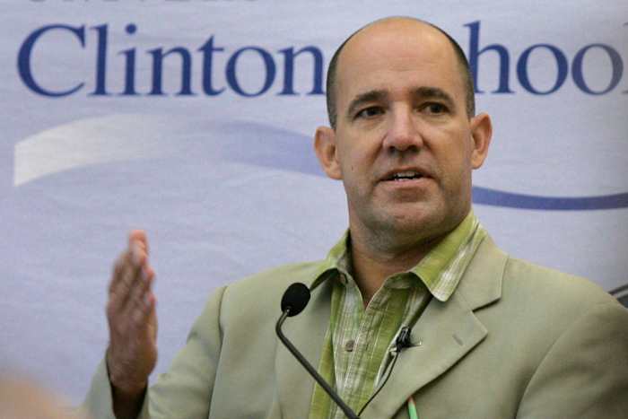 Dowd zegt dat MSNBC reageerde op een rechtse menigte door hem te ontslaan voor het commentaar van Charlie Kirk