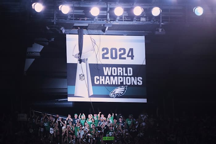 Eagles onthullen 2024 Super Bowl -banner te midden van vuurwerk vóór de NFL -opener tegen Dallas