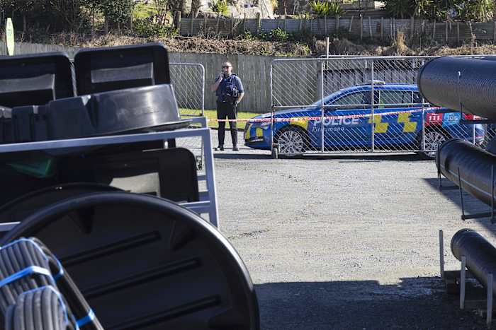 Een Nieuw -Zeelandse vader die de autoriteiten jarenlang met zijn 3 kinderen heeft ontweken, wordt door de politie doodgeschoten