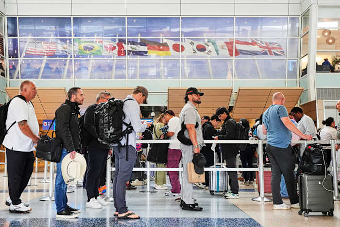 Een recessie in internationale reizen naar de VS kan mei nog voorbij de zomer, experts waarschuwen